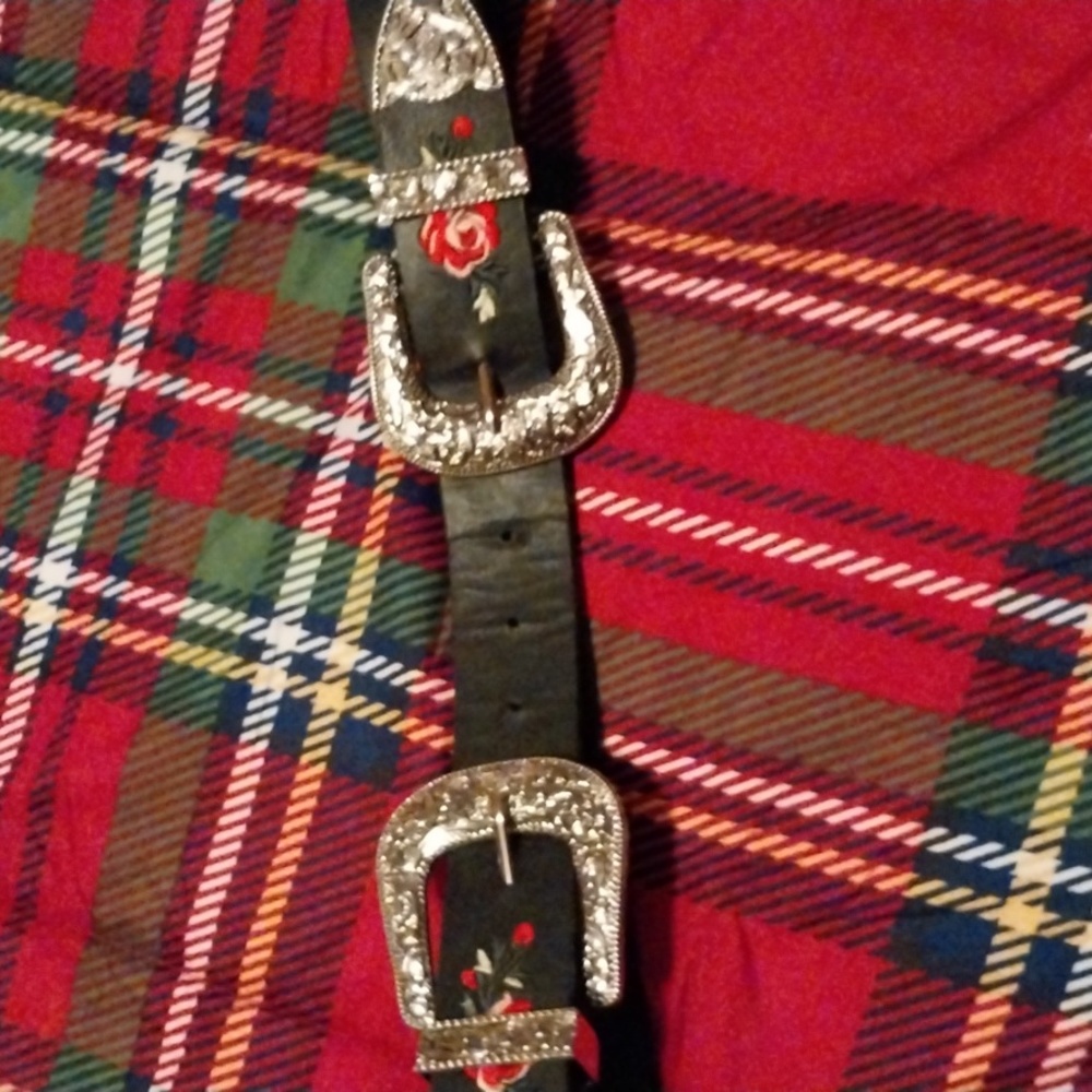 Black rose embroidered belt.